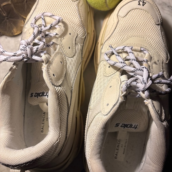 Balenciaga Triple S White Sneakers - Iconic Chunky Style - 43 - Picture 6 of 8